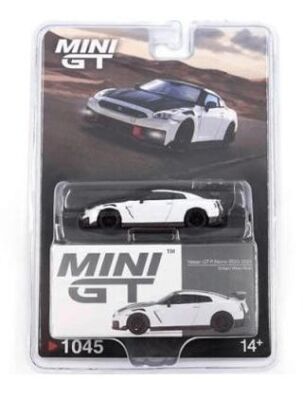 1-64 Nissan GT R Nismo R35 Brilliant White Pearl - 1