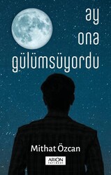 Ay Ona Gülümsüyordu - Arion Yayınevi