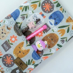 Coverworld Neşeli Kediler Cepli Büyük 24x34 - 2