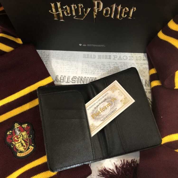 Harry Potter - Wizarding World - Pasaport Kılıfı - Gryffindor