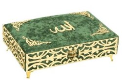 İkra Serisi Kadife Kaplamalı Ahşap Plaket Kut Çanta Boy Bilgisayar Hatlı Arapça Kadife Kuran-ı Kerim - Furkan Neşriyat