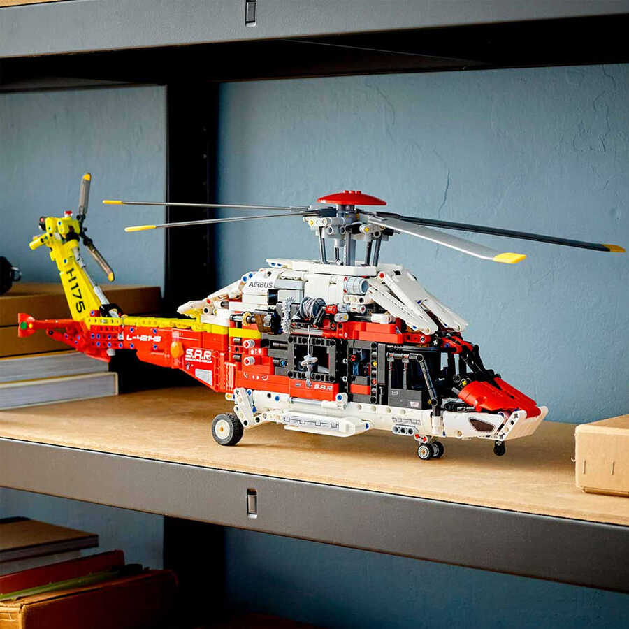 LEGO Technic Airbus H175 Kurtarma Helikopteri 42145 - 4