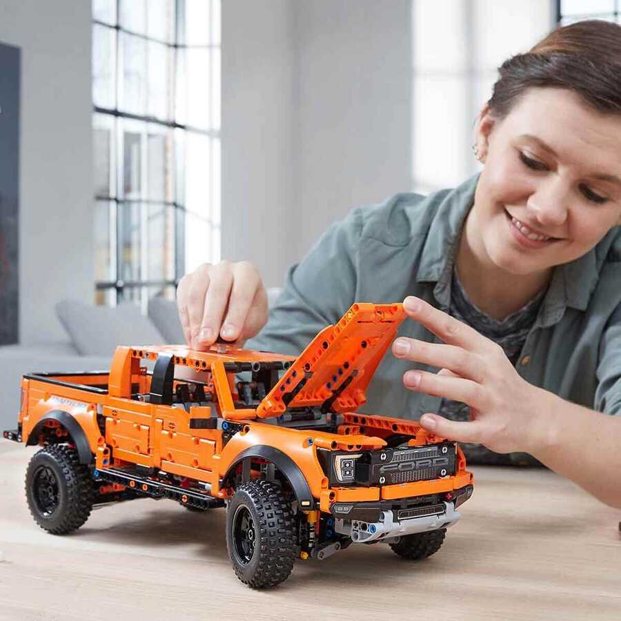 Lego Technic Ford F-150 Raptor 42126 - 8