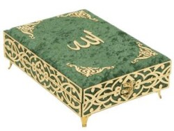 Sema Serisi Kadife Kaplamalı Ahşap Plaket Kutu + Orta Boy Arapça Kadife Kuran + Taşıma Çantası Hediy - Furkan Neşriyat